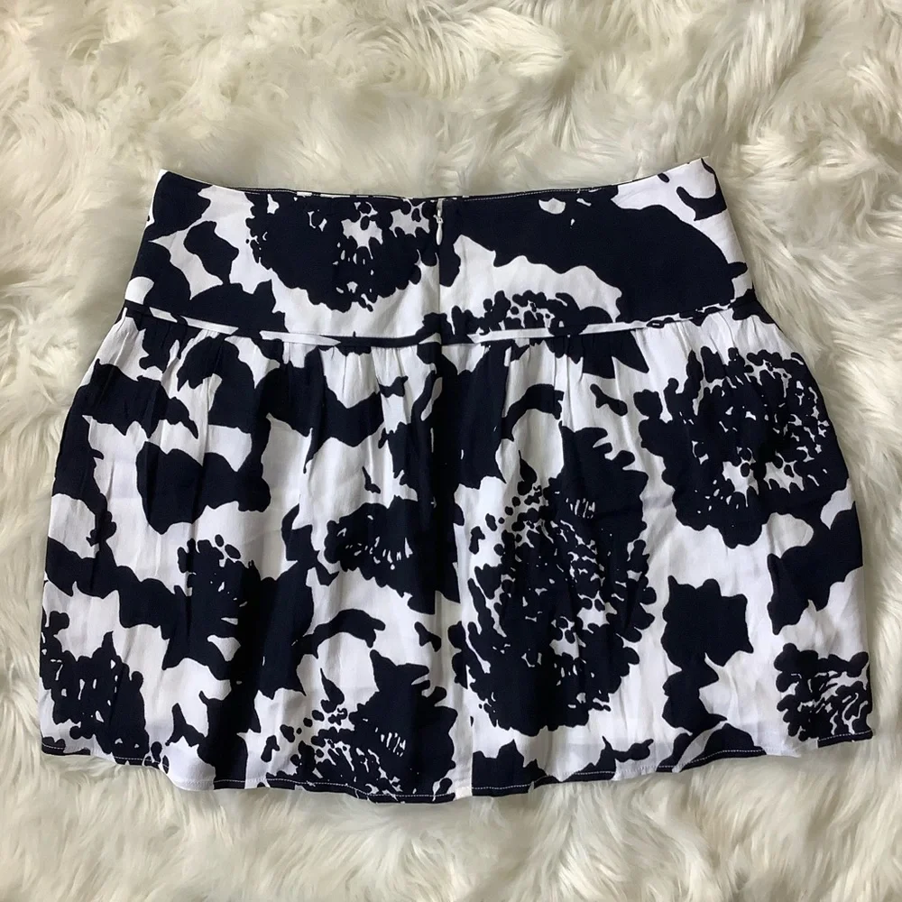 LOFT Floral White Blue Flare Flirty‎ Lined Skirt Size 10
